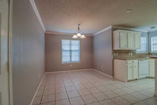 $1,825 | 6704 6th Street, Lubbock, TX 79416