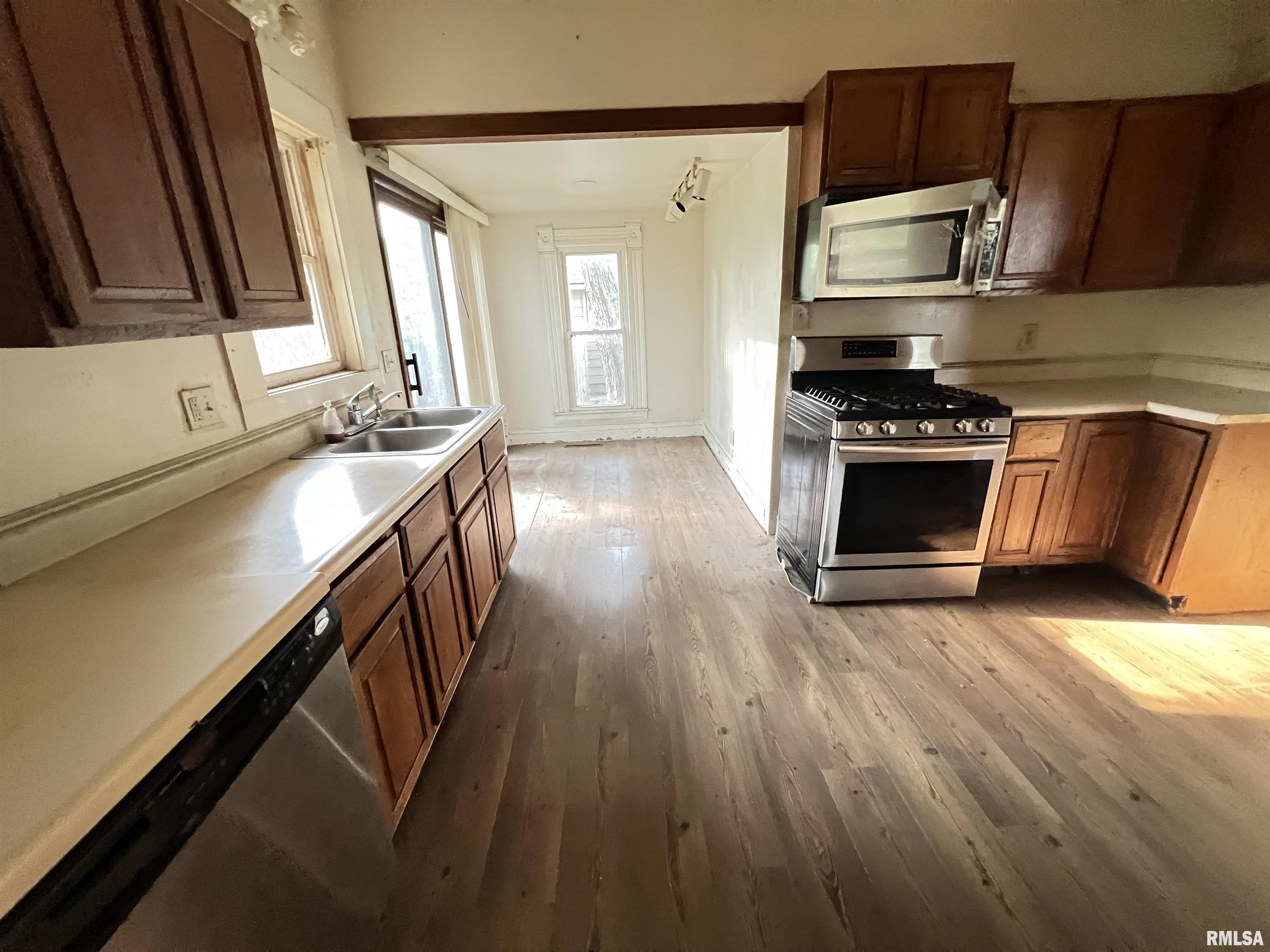 701 North 16th Street Herrin, IL 62948 - Photo 3 of 33