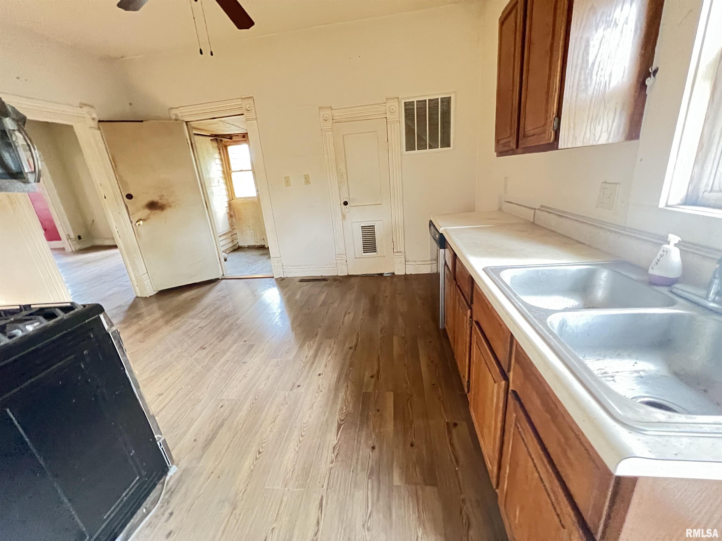 701 North 16th Street Herrin, IL 62948 - Photo 7 of 33