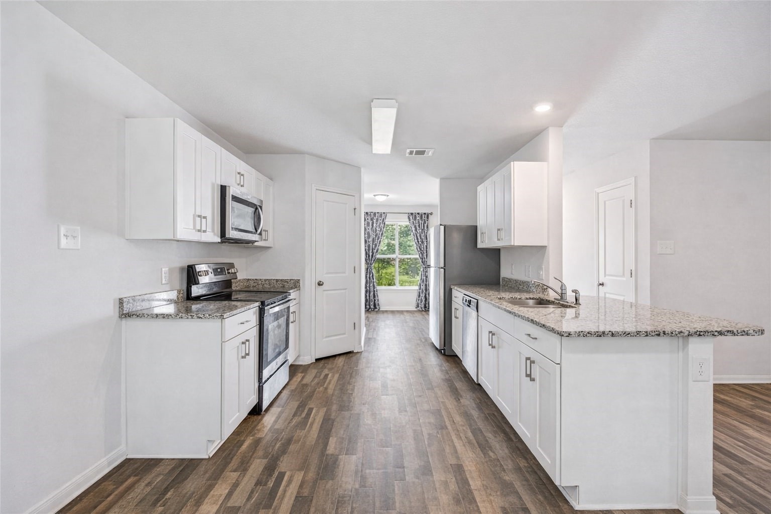 15689 Del Norte Drive Conroe, TX 77306 - Photo 3 of 9