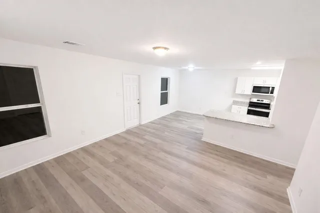 $2,300 | 15689 Del Norte Drive, Conroe, TX 77306