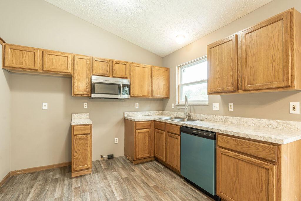 2731 Raphael Drive Columbus, OH 43232 - Photo 10 of 18 R1 (10)