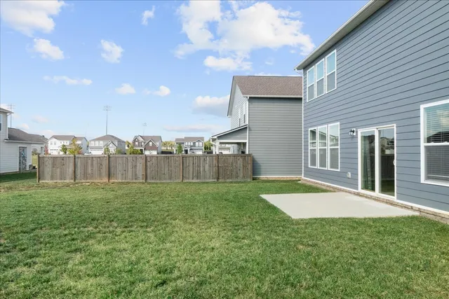 a view of backyard of the house