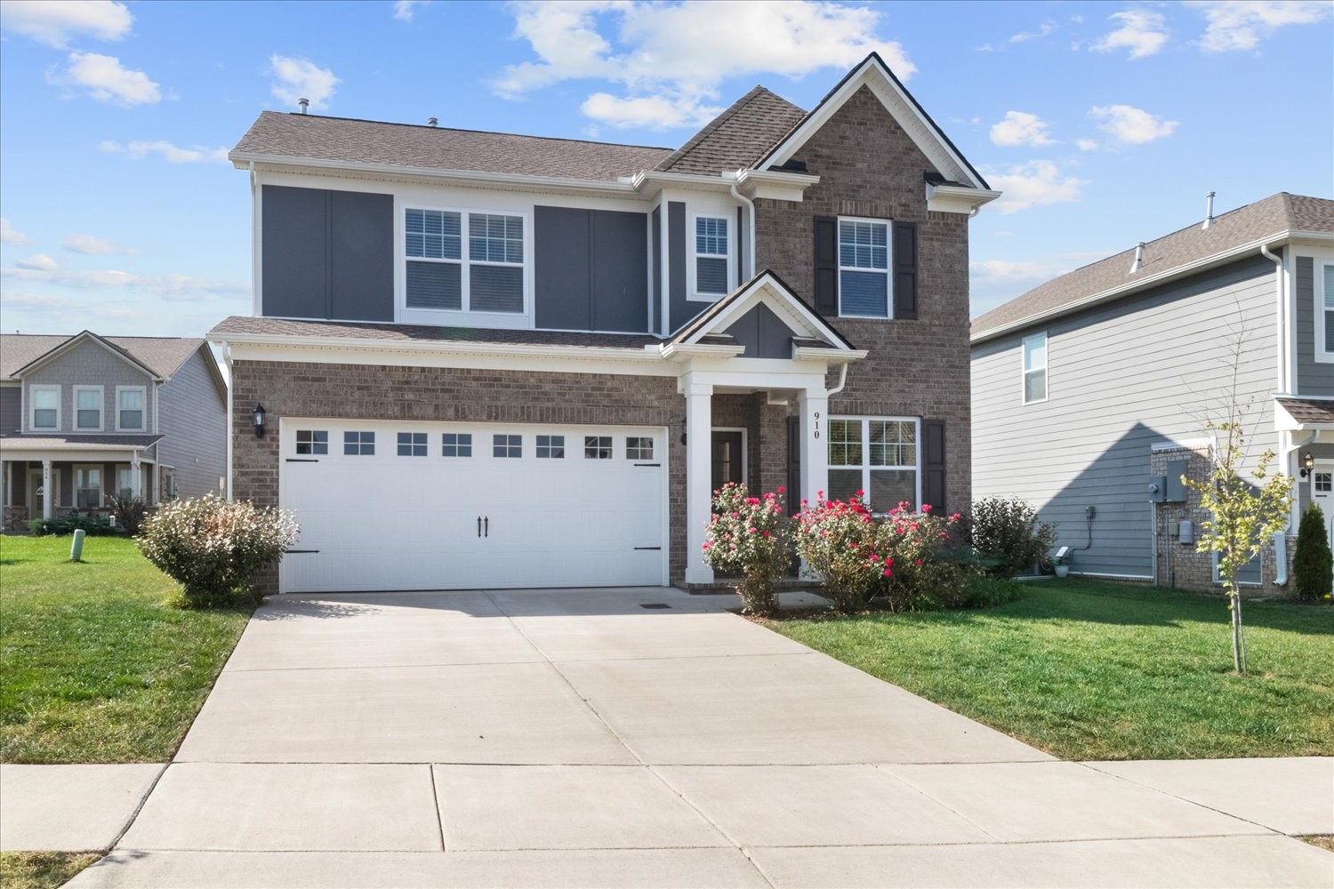 910 Sassafras Ct Spring Hill Spring Hill, TN 37174 - Photo 2 of 20 a front view of a house with garden
