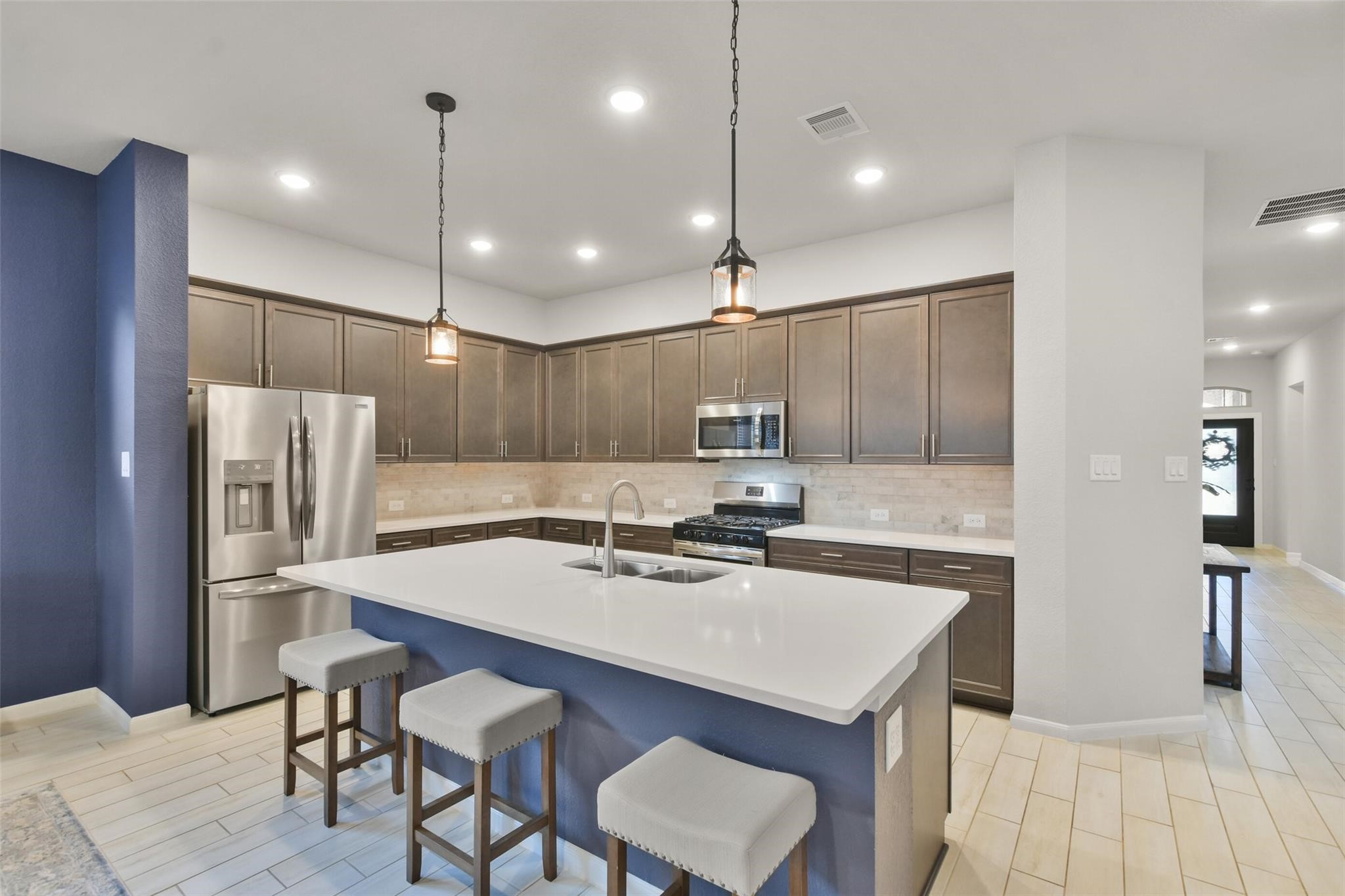 42533 Summer Crest Road Magnolia, TX 77354 - Photo 8 of 28 Casual additional dining around the island breakfast bar.