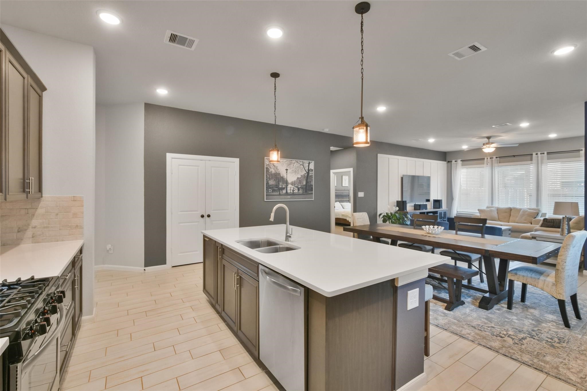 42533 Summer Crest Road Magnolia, TX 77354 - Photo 9 of 28 Stainless appliances, quartz counters and pendant lighting highlight the kitchen.