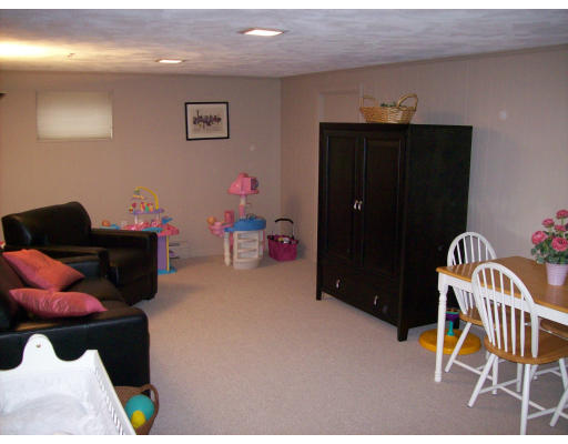 15 Niles Road Randolph, MA 02368 - Photo 17 of 20 Gallery Image 17