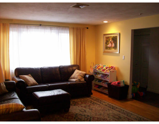 15 Niles Road Randolph, MA 02368 - Photo 5 of 20 Gallery Image 5