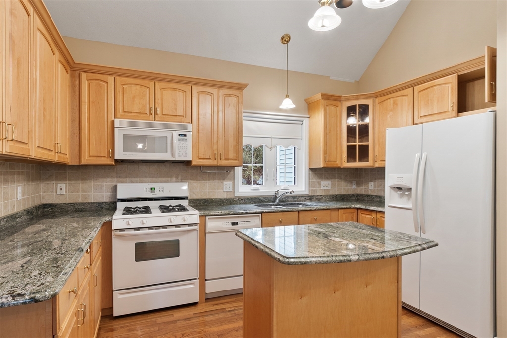 11 Arbor Road, Unit 11 Dracut, MA 01826 - Photo 4 of 37 Gallery Image 4