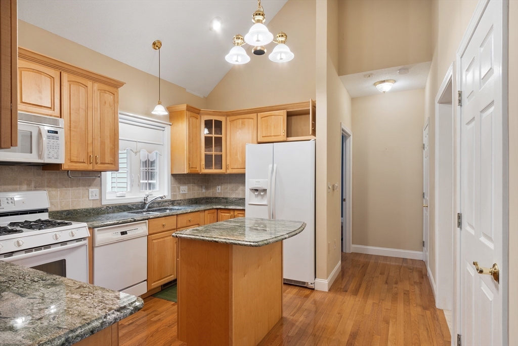 11 Arbor Road, Unit 11 Dracut, MA 01826 - Photo 5 of 37 Gallery Image 5