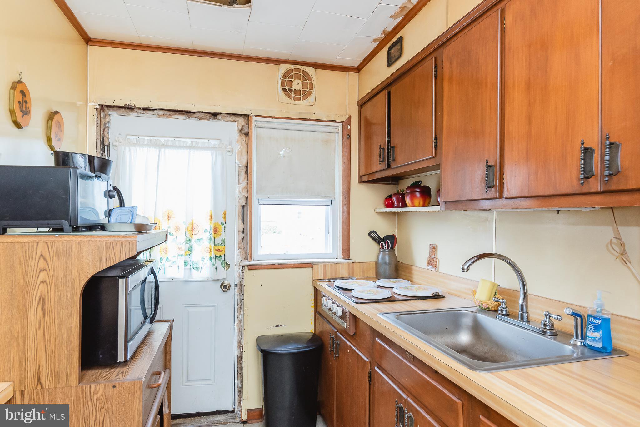 2135 Vailthorn Road Middle River, MD 21220 - Photo 11 of 21 Kitchen