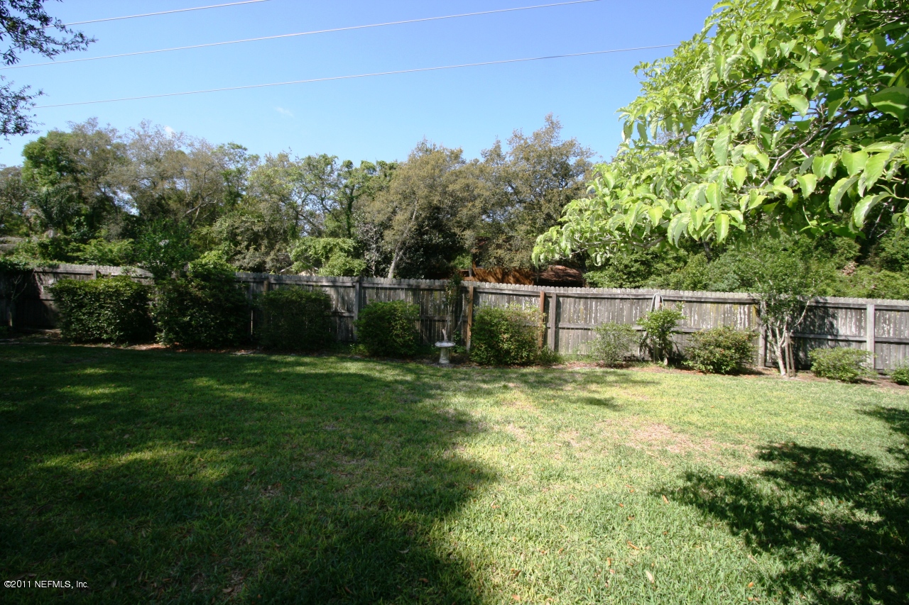 514 Gentian Road St. Augustine, FL 32086 - Photo 20 of 22 a backyard of a house with lots of green space