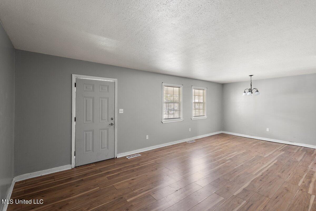 253 Rowland Avenue Jackson, MS 39209 - Photo 4 of 9 HTP_3986
