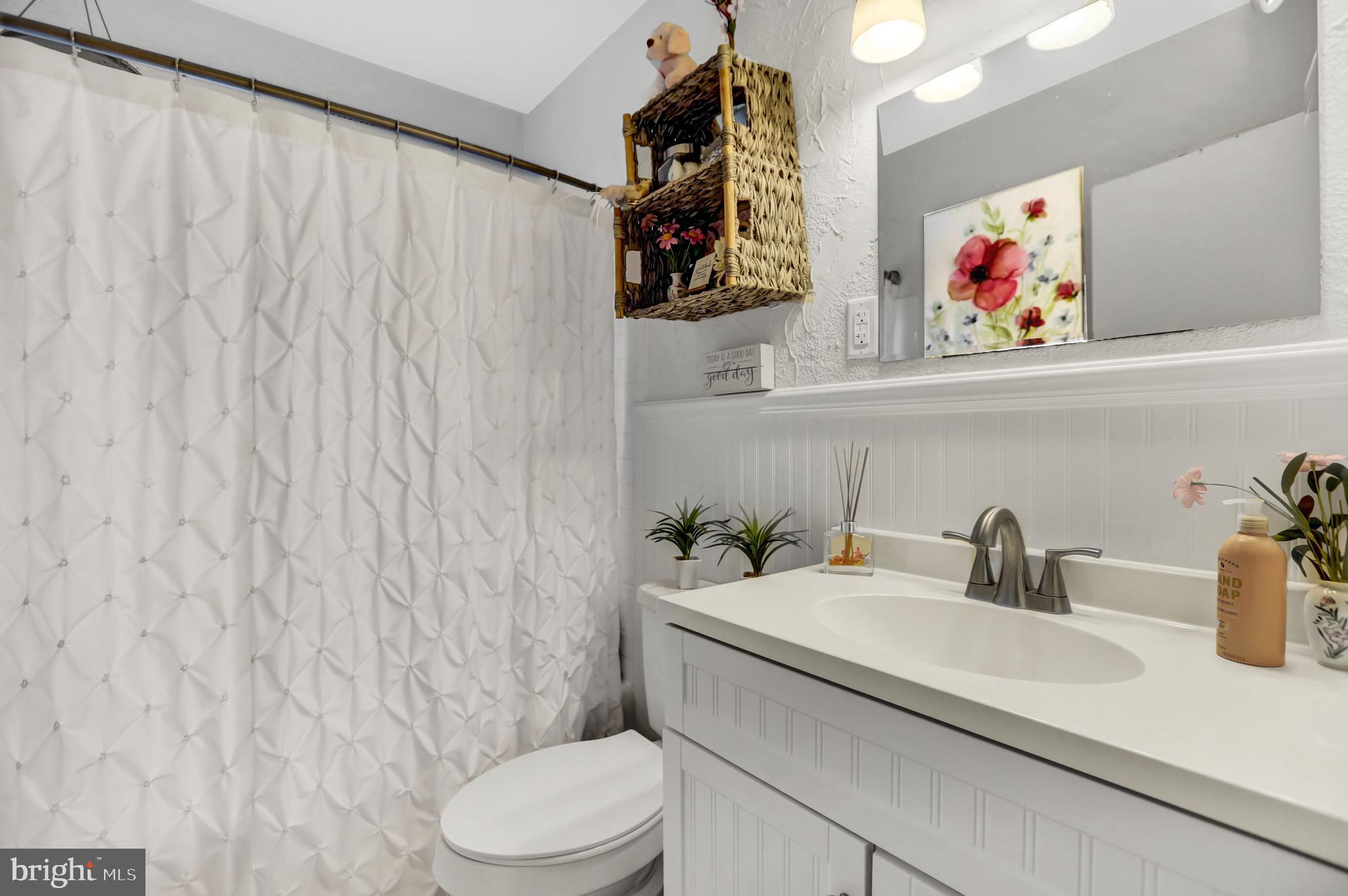 1943 Hemlock Road Lancaster, PA 17603 - Photo 12 of 31 Updated Full Bathroom