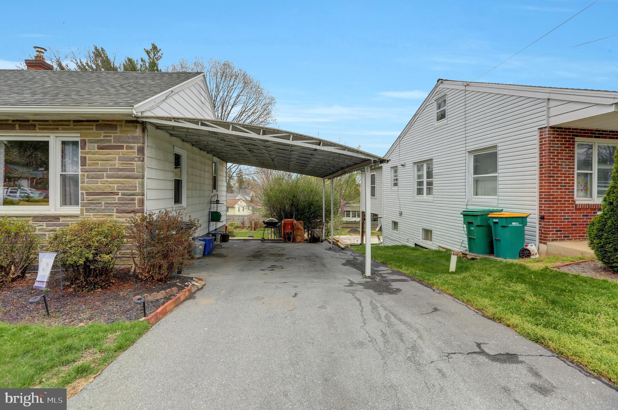 1943 Hemlock Road Lancaster, PA 17603 - Photo 27 of 31 Carport