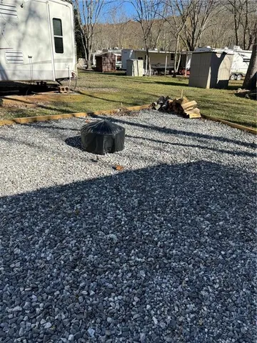 a view of a yard with a house