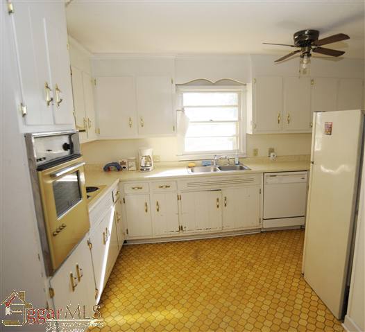 512 American Legion Road Greer, SC 29651 - Photo 2 of 10 Gallery Image 2