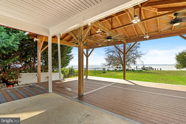 a view of an outdoor space