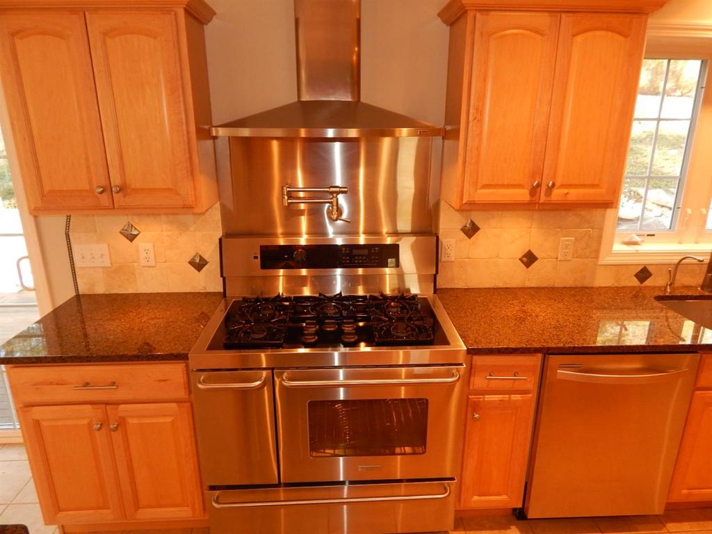 6 Spring Street Pelham, NH 03076 - Photo 3 of 30 Gallery Image 3