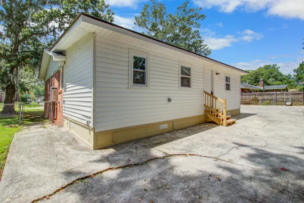 $2,695 | 816 East Estates Boulevard, Charleston, SC 29414