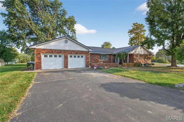 $299,900 | 511 McWard Ct 1, Bowling Green, MO 63334