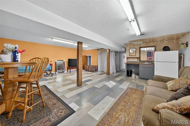 $299,900 | 511 McWard Ct 1, Bowling Green, MO 63334