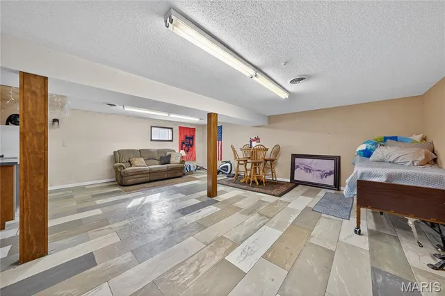 $299,900 | 511 McWard Ct 1, Bowling Green, MO 63334