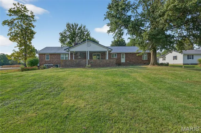 $299,900 | 511 McWard Ct 1, Bowling Green, MO 63334