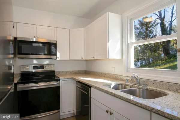 $2,700 | 1647 Hylton Avenue, Woodbridge, VA 22191