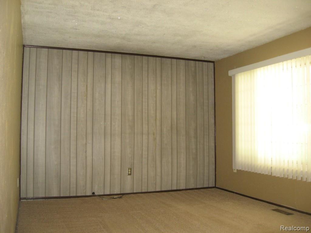 15803 Springhill Street Romulus, MI 48174 - Photo 5 of 12 Living room