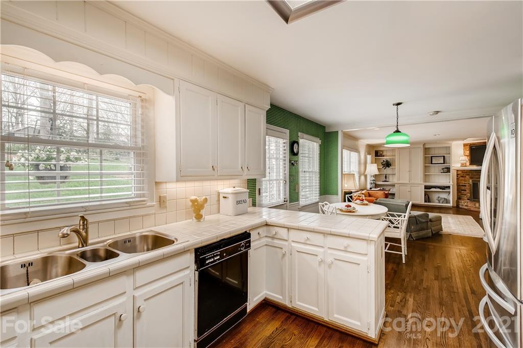 4214 Tottenham Road Charlotte, NC 28226 - Photo 15 of 29 Gallery Image 15