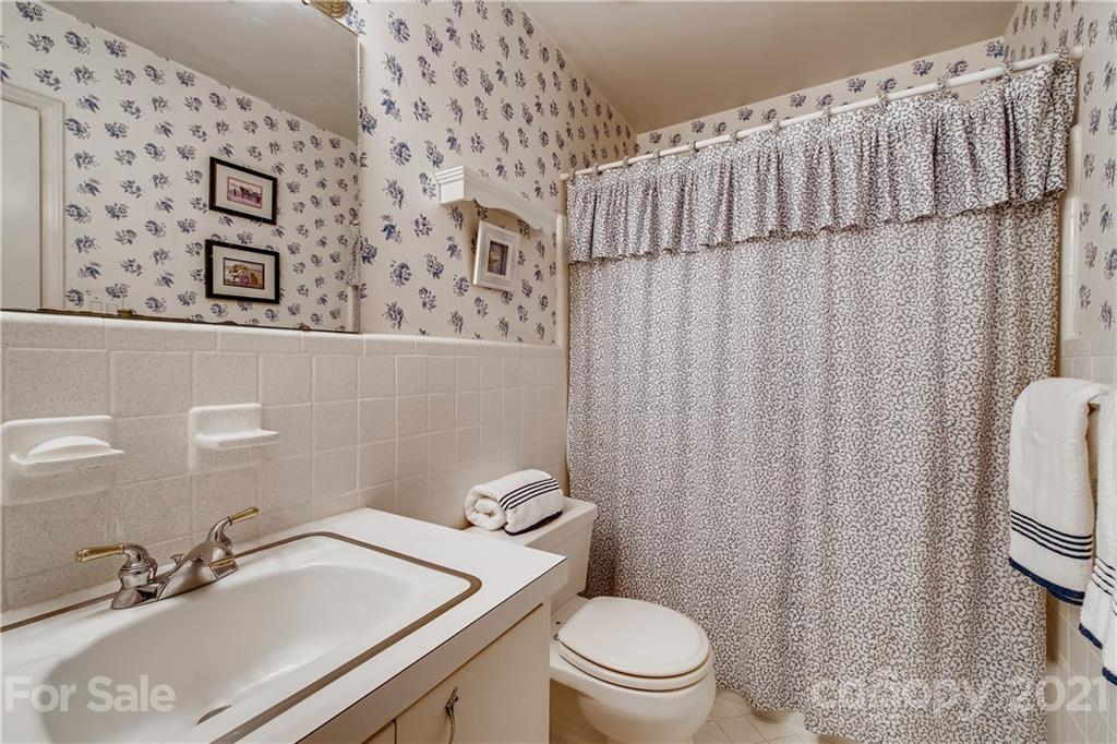 4214 Tottenham Road Charlotte, NC 28226 - Photo 21 of 29 Gallery Image 21
