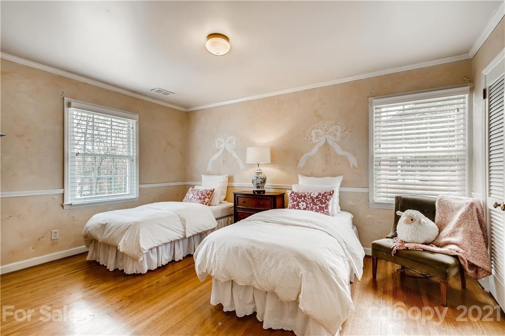 4214 Tottenham Road Charlotte, NC 28226 - Photo 22 of 29 Gallery Image 22