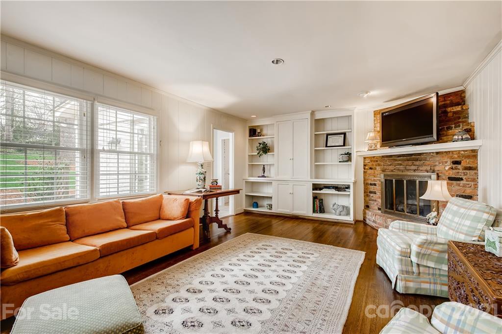 4214 Tottenham Road Charlotte, NC 28226 - Photo 8 of 29 Gallery Image 8