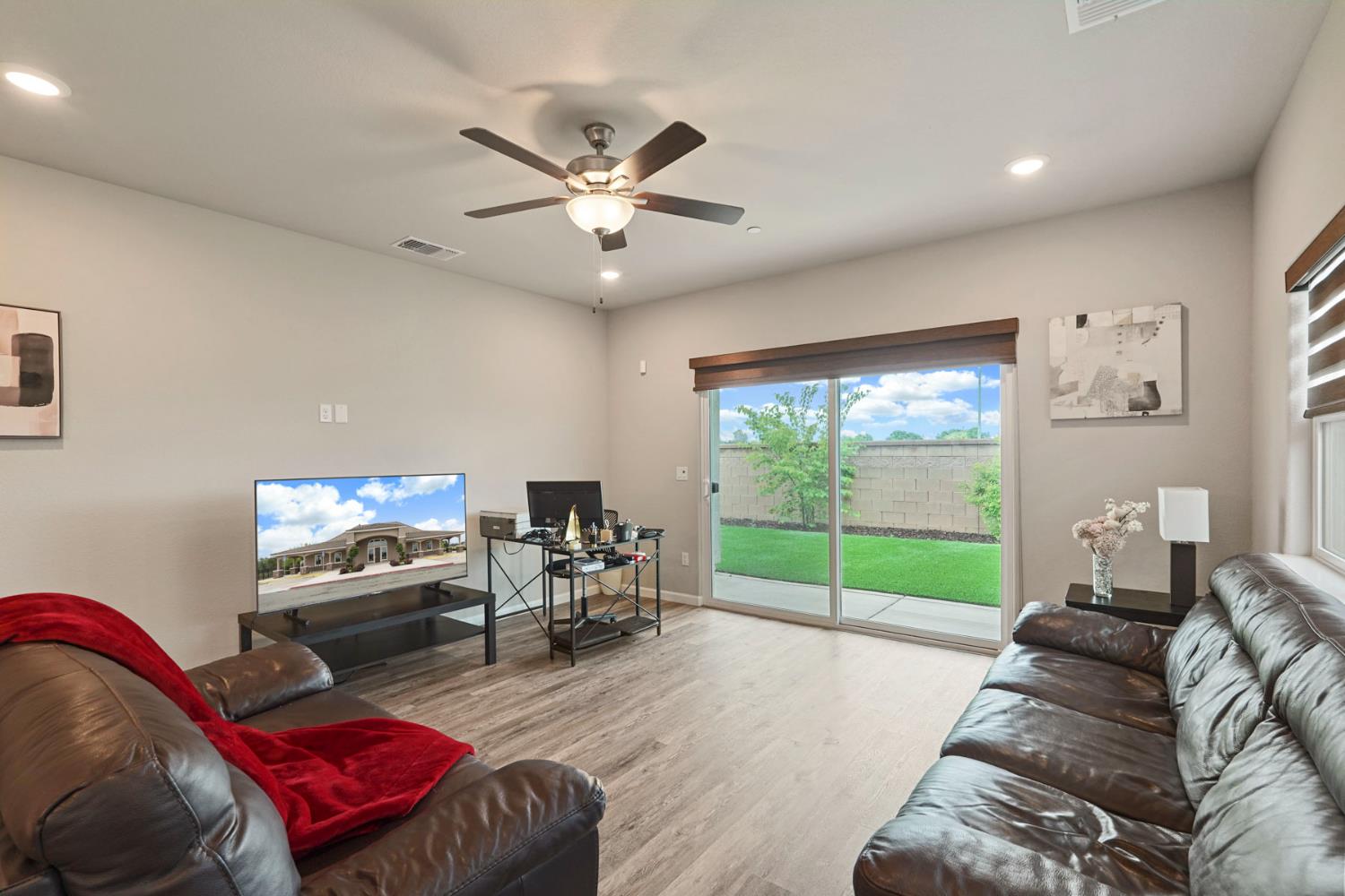 1012 Hogan Road Galt, CA 95632 - Photo 15 of 44