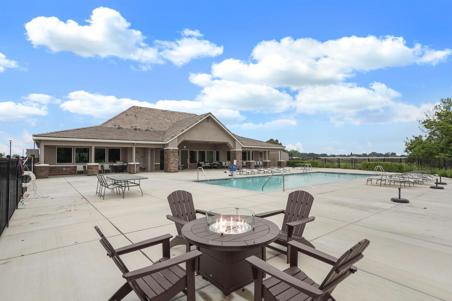 1012 Hogan Road Galt, CA 95632 - Photo 40 of 44