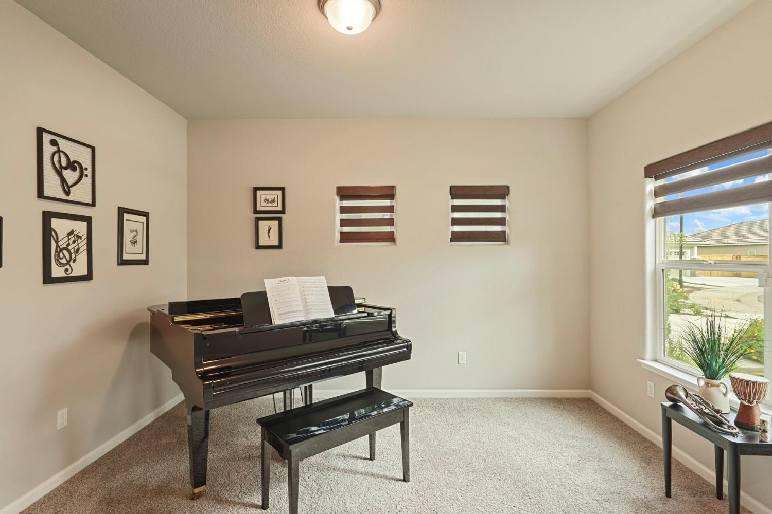 1012 Hogan Road Galt, CA 95632 - Photo 5 of 44