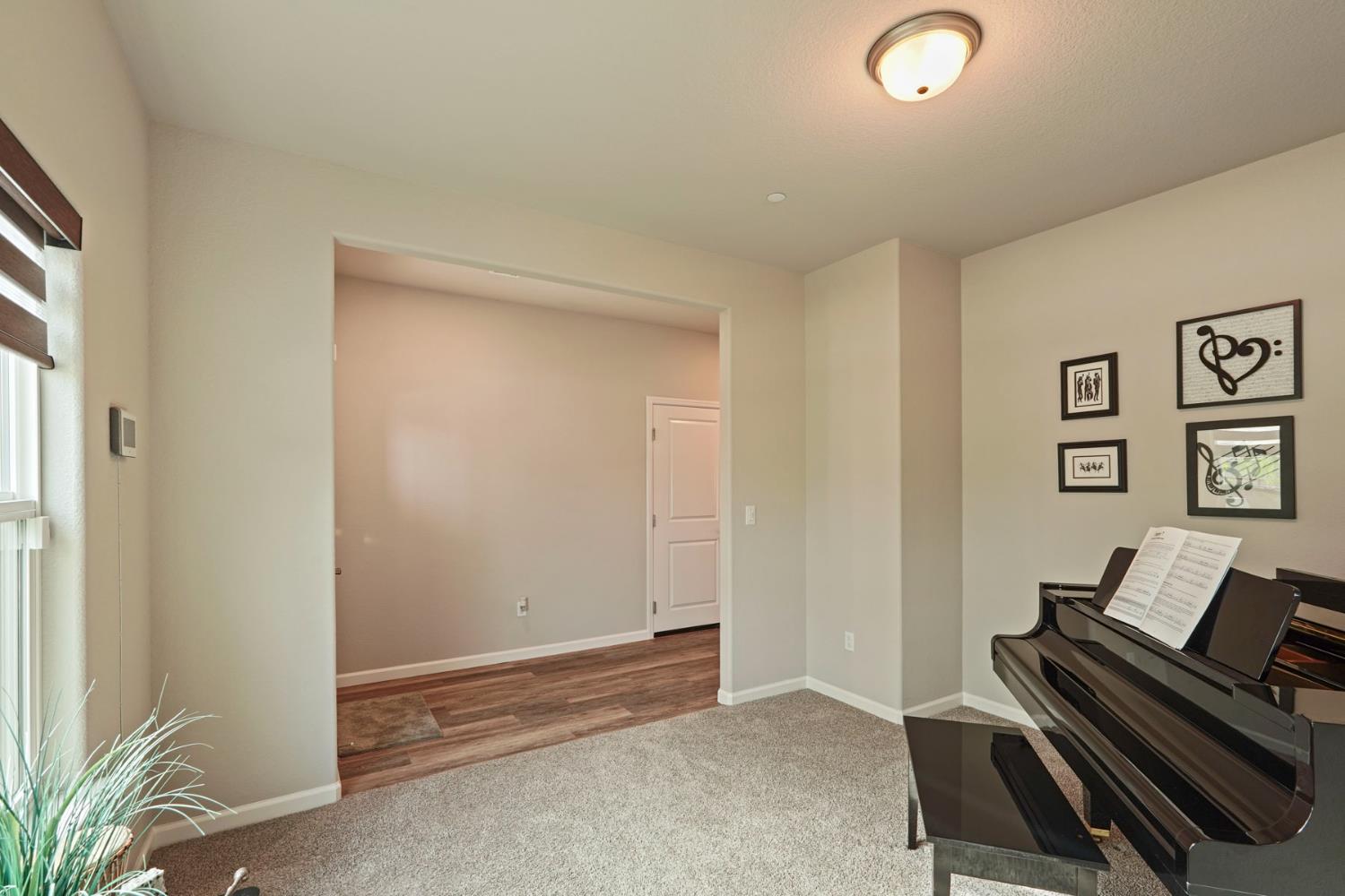 1012 Hogan Road Galt, CA 95632 - Photo 6 of 44