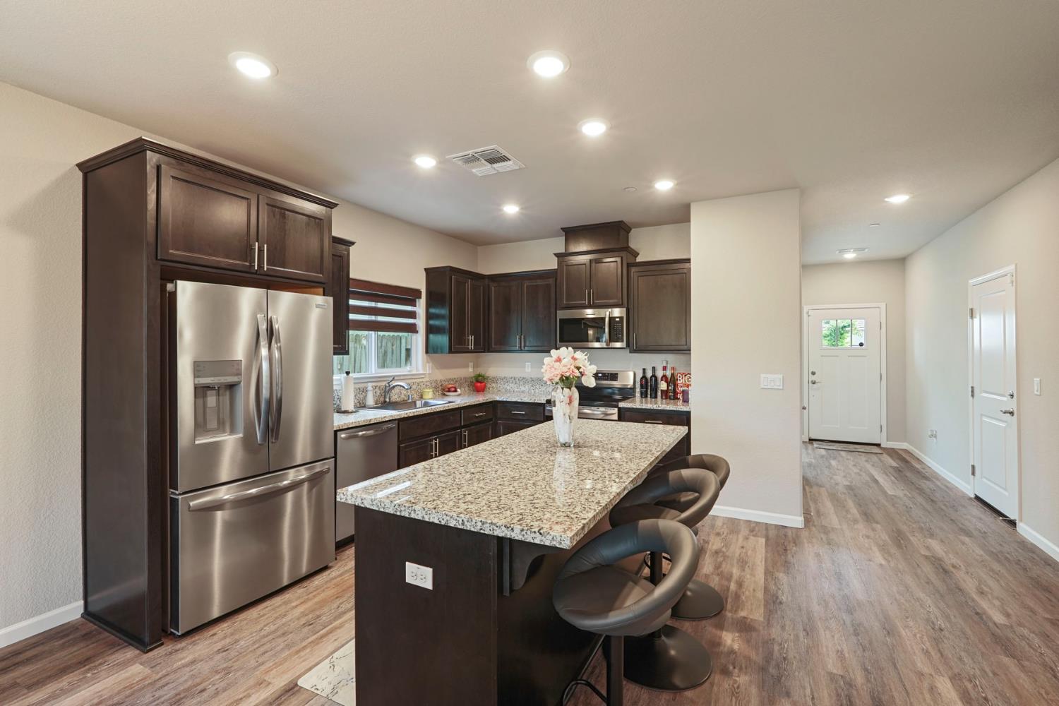 1012 Hogan Road Galt, CA 95632 - Photo 7 of 44