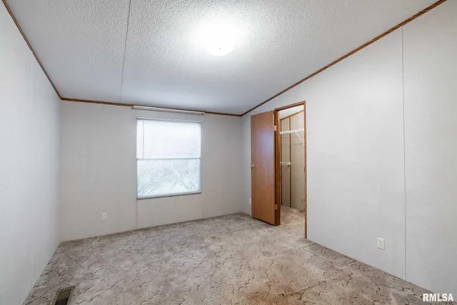 $150,000 | 5340-45 South Street, Harrisburg, IL 62946