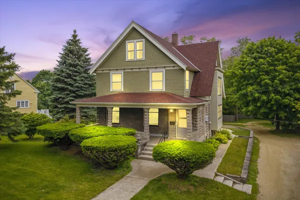 $524,900 | 924 West Grand Avenue, Port Washington, WI 53074