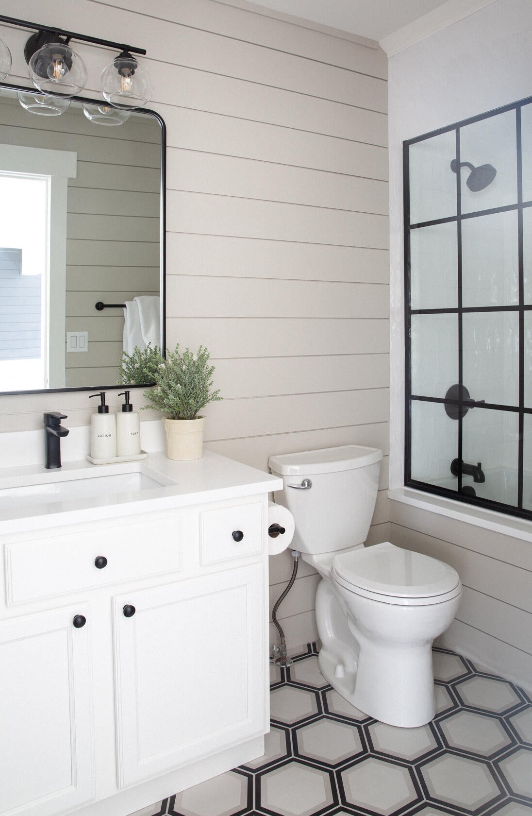 61289 Southwest Brookside Loop Bend, OR 97702 - Photo 20 of 24 Upstairs Bath