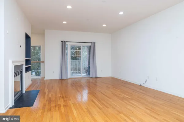 $2,950 | 156 Christina Landing Drive, Wilmington, DE 19801