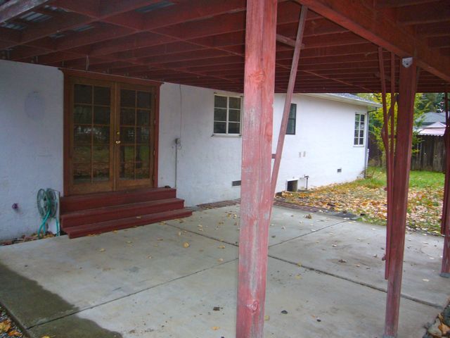 5550 Willow Road Redding, CA 96001 - Photo 4 of 11 back patio