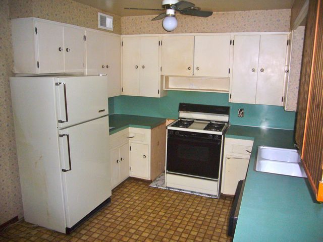 5550 Willow Road Redding, CA 96001 - Photo 5 of 11 kitchen