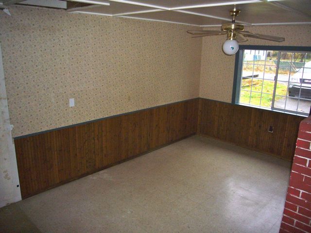 5550 Willow Road Redding, CA 96001 - Photo 10 of 11 Bonus room/conv garage