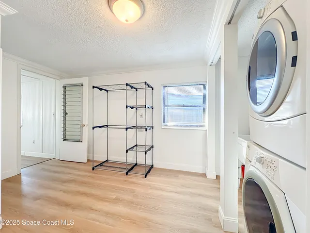 a view of empty room with washer and dryer