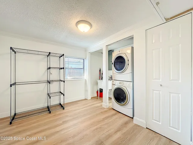 a view of a big room with washer and dryer