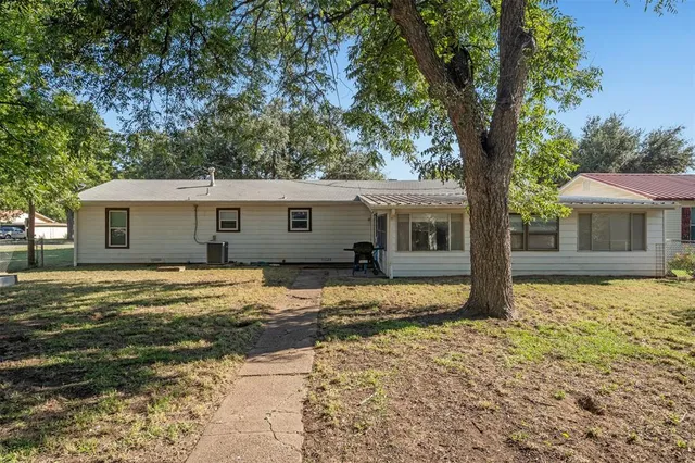 $165,000 | 1008 West Hamilton Street, Olney, TX 76374