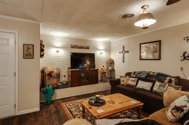 $165,000 | 1008 West Hamilton Street, Olney, TX 76374